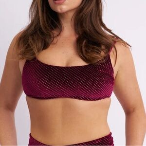 MAY SCRUNCH BACK VELVET SPARKLE TOP WINE